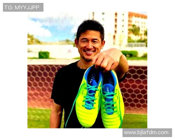 球星落场足球鞋穿搭技巧解析助你提升球场表现