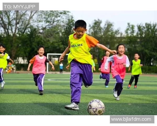 热爱足球的少年球星们 他们如何在绿茵场上追逐梦想